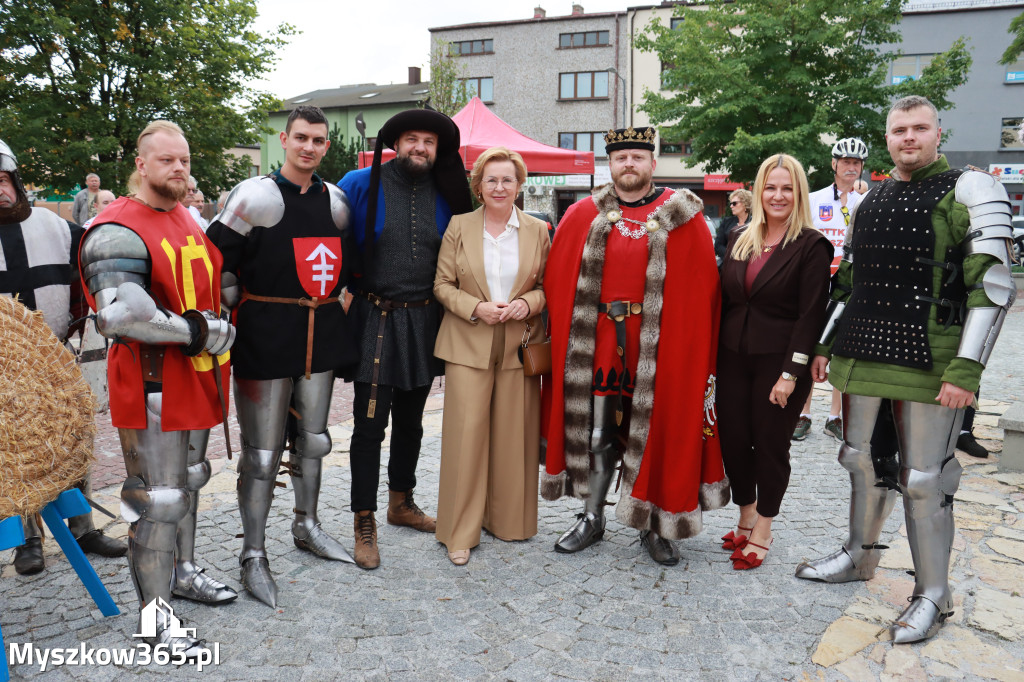 Fotorelacja: Uroczystość Odsłonięcia Pomnika Krystyna I z Koziegłów herbu Lis.