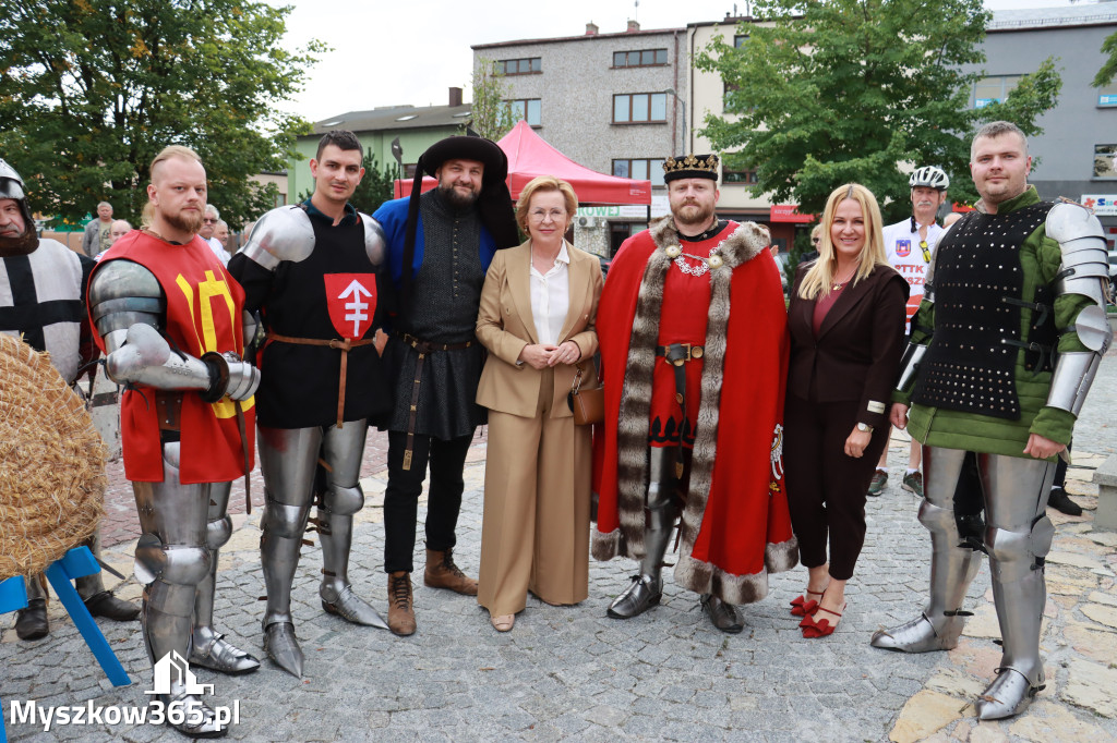 Fotorelacja: Uroczystość Odsłonięcia Pomnika Krystyna I z Koziegłów herbu Lis.