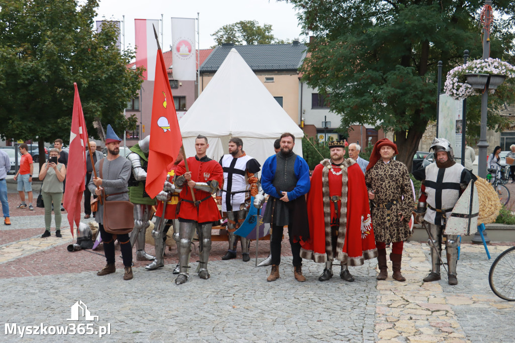 Fotorelacja: Uroczystość Odsłonięcia Pomnika Krystyna I z Koziegłów herbu Lis.