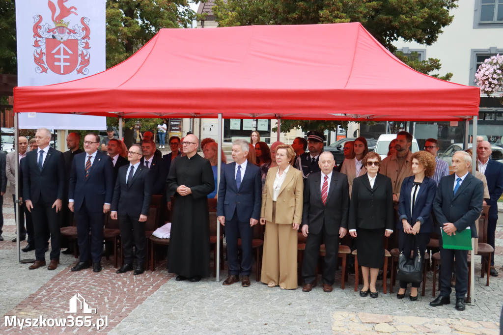Fotorelacja: Uroczystość Odsłonięcia Pomnika Krystyna I z Koziegłów herbu Lis.