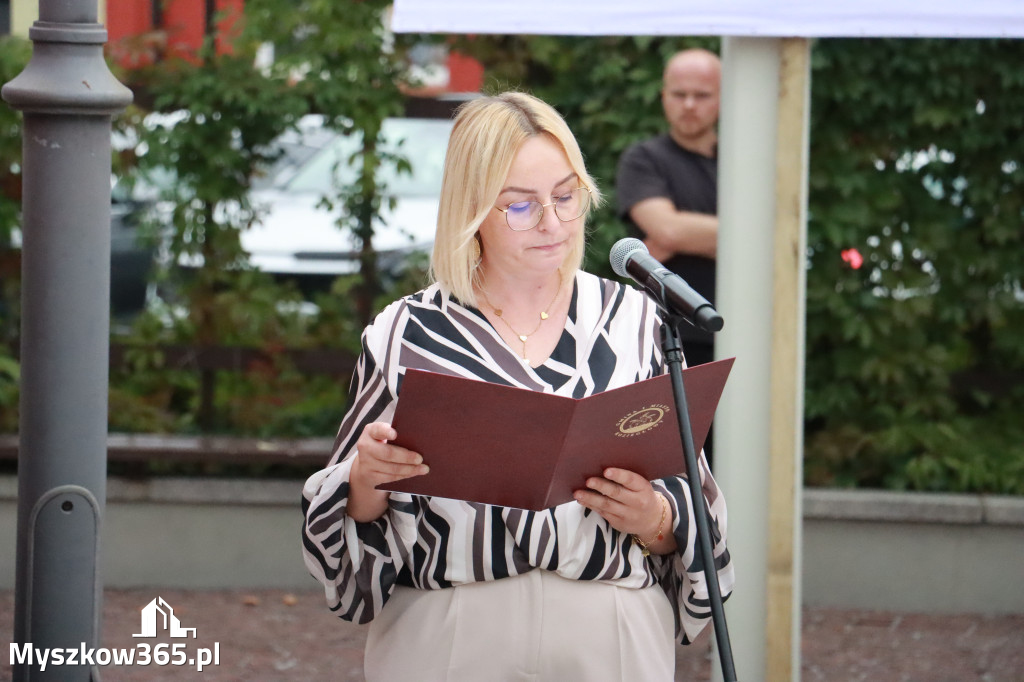 Fotorelacja: Uroczystość Odsłonięcia Pomnika Krystyna I z Koziegłów herbu Lis.