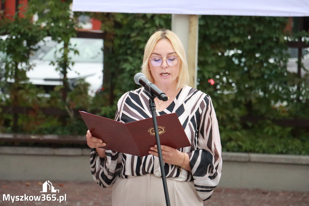 Fotorelacja: Uroczystość Odsłonięcia Pomnika Krystyna I z Koziegłów herbu Lis.