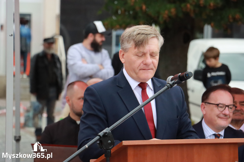Fotorelacja: Uroczystość Odsłonięcia Pomnika Krystyna I z Koziegłów herbu Lis.