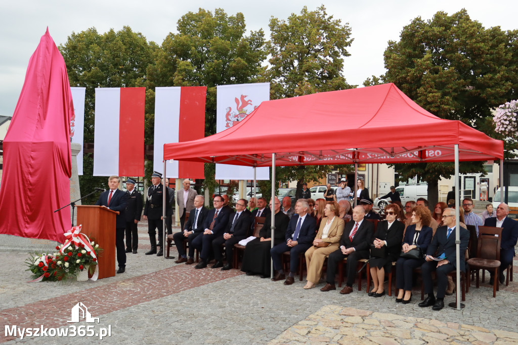 Fotorelacja: Uroczystość Odsłonięcia Pomnika Krystyna I z Koziegłów herbu Lis.