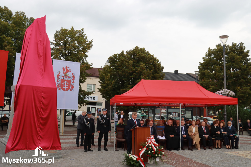 Fotorelacja: Uroczystość Odsłonięcia Pomnika Krystyna I z Koziegłów herbu Lis.