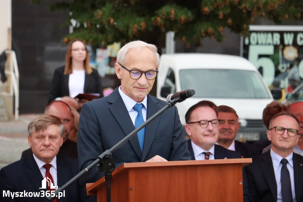 Fotorelacja: Uroczystość Odsłonięcia Pomnika Krystyna I z Koziegłów herbu Lis.