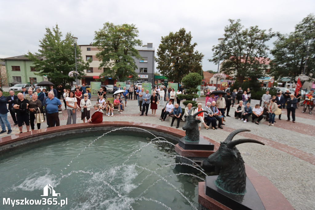 Fotorelacja: Uroczystość Odsłonięcia Pomnika Krystyna I z Koziegłów herbu Lis.
