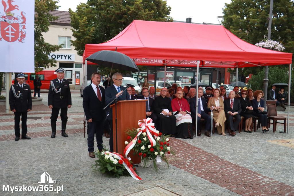 Fotorelacja: Uroczystość Odsłonięcia Pomnika Krystyna I z Koziegłów herbu Lis.