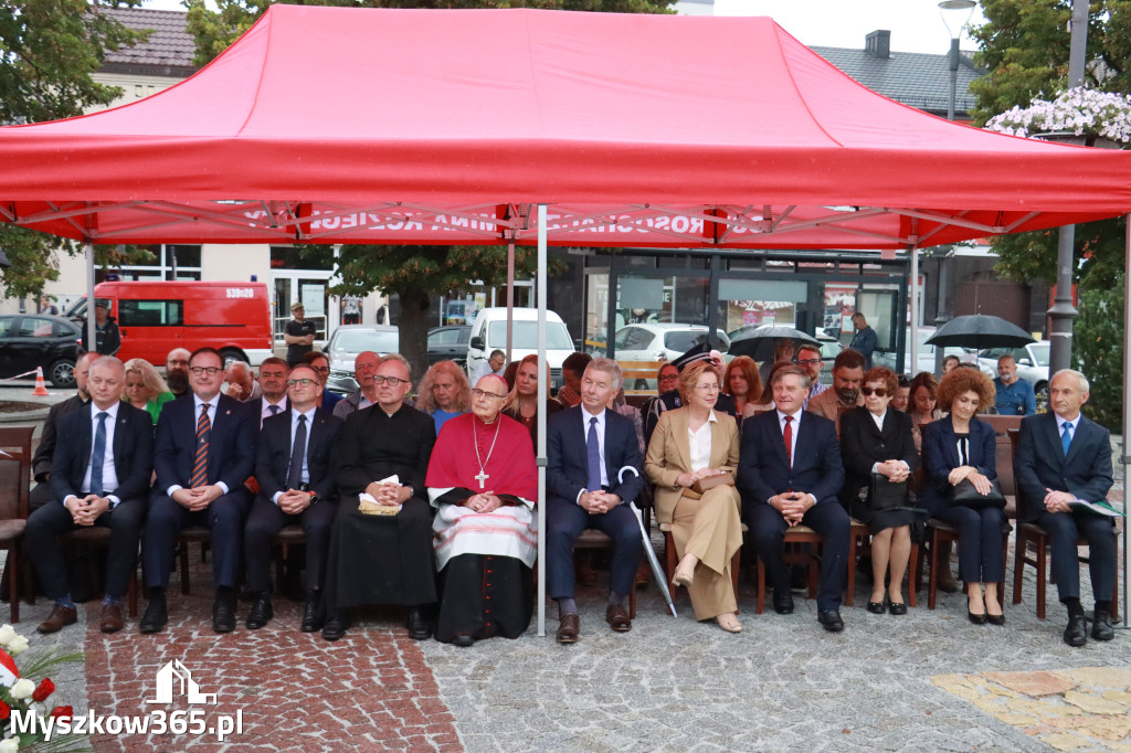Fotorelacja: Uroczystość Odsłonięcia Pomnika Krystyna I z Koziegłów herbu Lis.