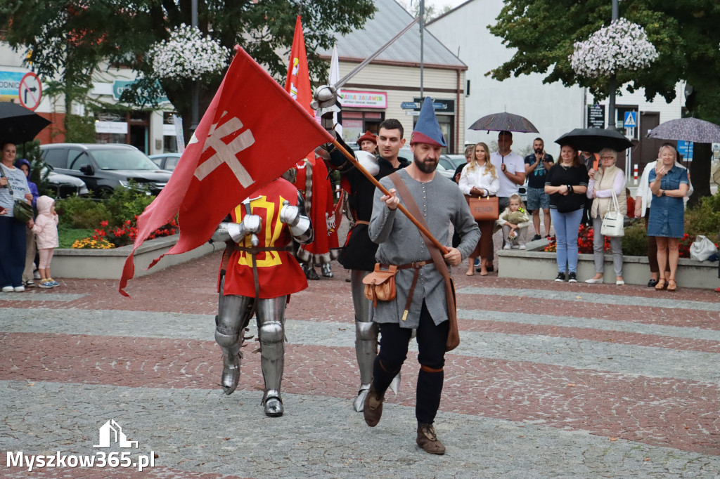 Fotorelacja: Uroczystość Odsłonięcia Pomnika Krystyna I z Koziegłów herbu Lis.