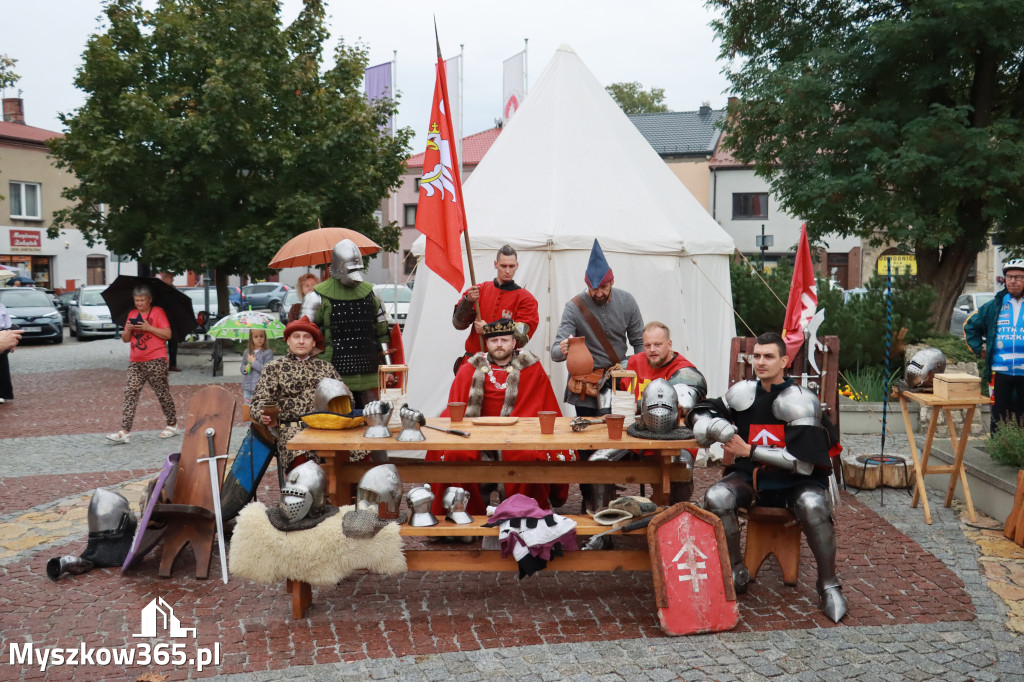 Fotorelacja: Uroczystość Odsłonięcia Pomnika Krystyna I z Koziegłów herbu Lis.