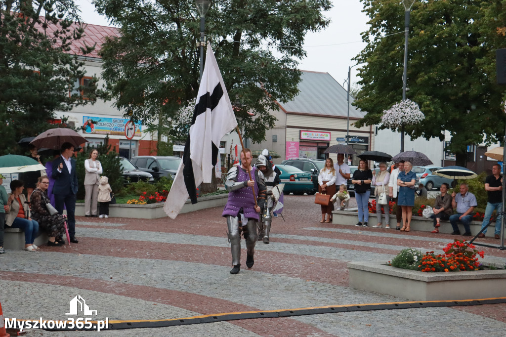 Fotorelacja: Uroczystość Odsłonięcia Pomnika Krystyna I z Koziegłów herbu Lis.