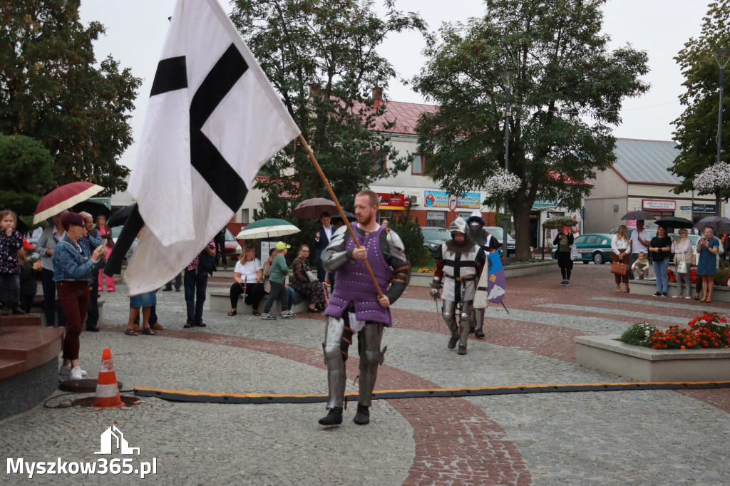 Fotorelacja: Uroczystość Odsłonięcia Pomnika Krystyna I z Koziegłów herbu Lis.