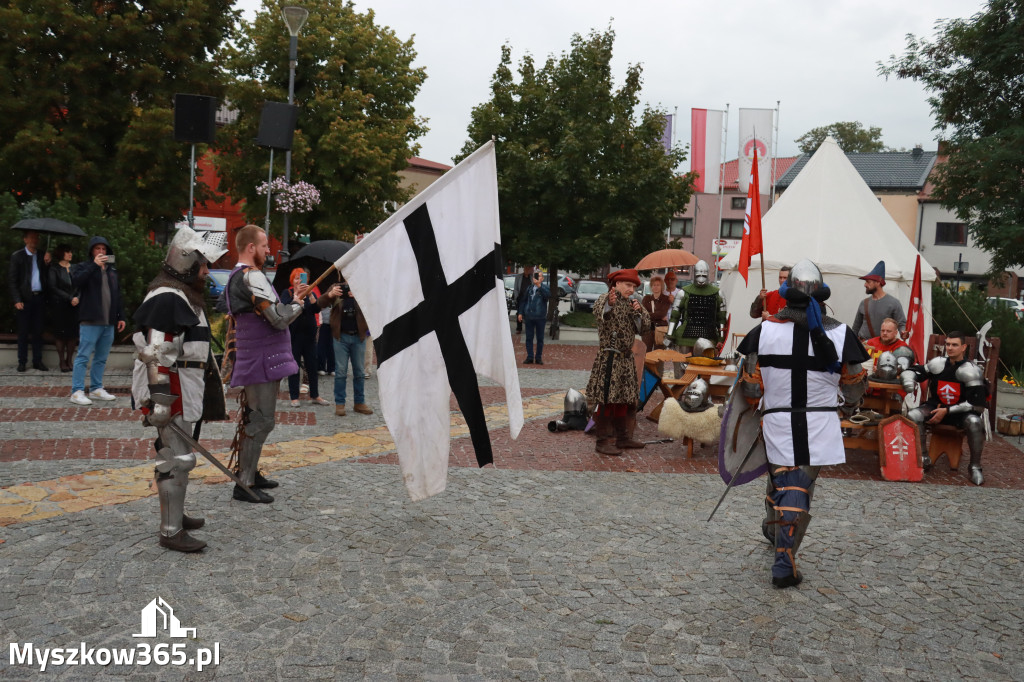 Fotorelacja: Uroczystość Odsłonięcia Pomnika Krystyna I z Koziegłów herbu Lis.