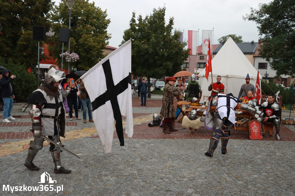 Fotorelacja: Uroczystość Odsłonięcia Pomnika Krystyna I z Koziegłów herbu Lis.