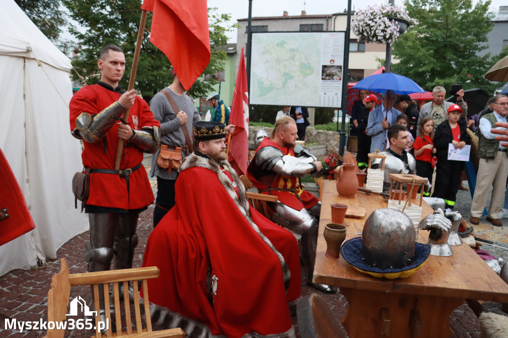 Fotorelacja: Uroczystość Odsłonięcia Pomnika Krystyna I z Koziegłów herbu Lis.