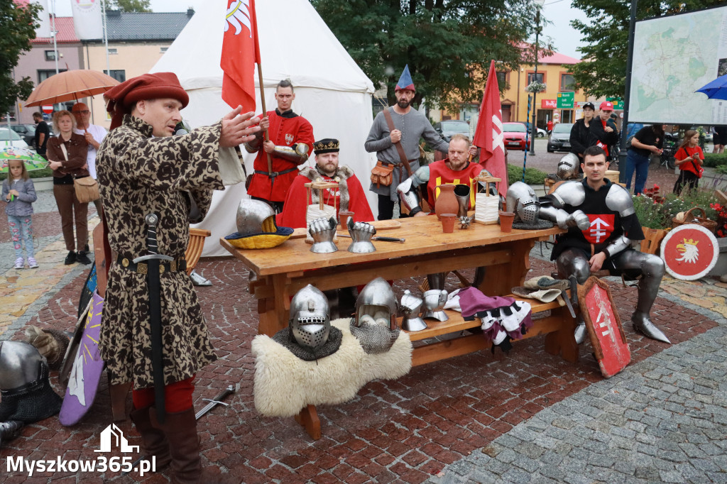 Fotorelacja: Uroczystość Odsłonięcia Pomnika Krystyna I z Koziegłów herbu Lis.