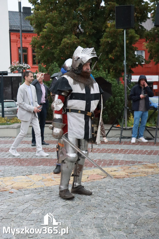 Fotorelacja: Uroczystość Odsłonięcia Pomnika Krystyna I z Koziegłów herbu Lis.