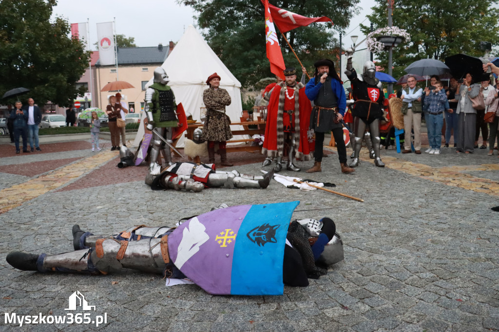 Fotorelacja: Uroczystość Odsłonięcia Pomnika Krystyna I z Koziegłów herbu Lis.