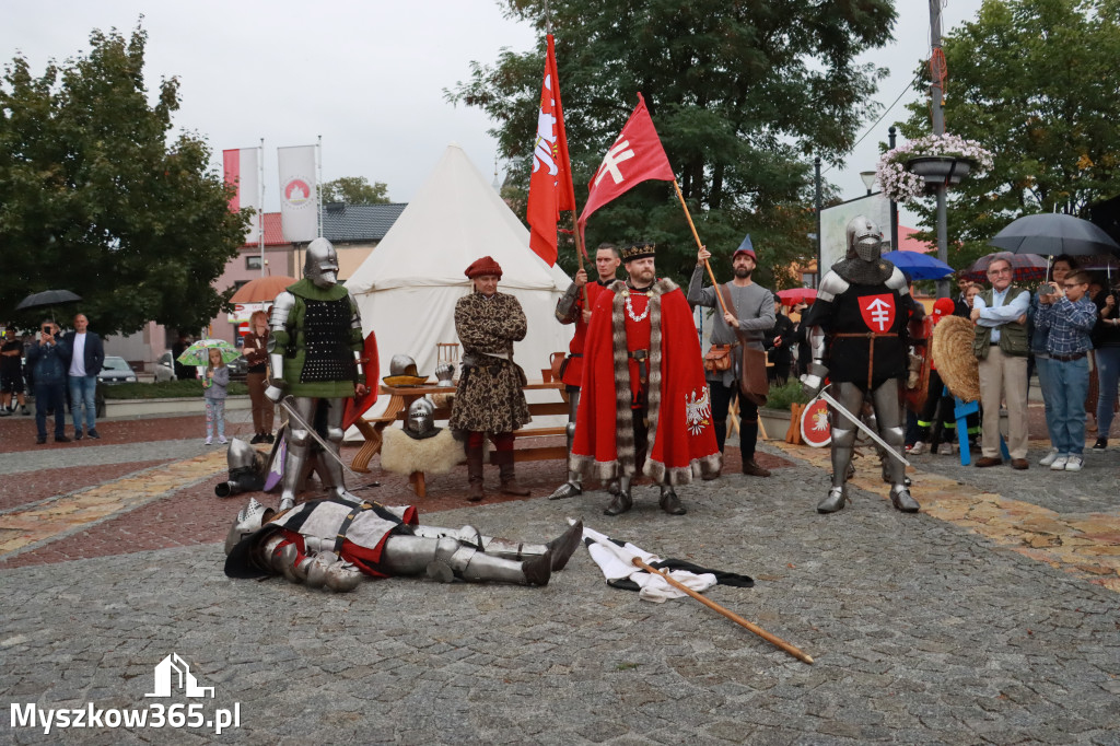 Fotorelacja: Uroczystość Odsłonięcia Pomnika Krystyna I z Koziegłów herbu Lis.