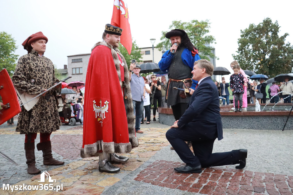 Fotorelacja: Uroczystość Odsłonięcia Pomnika Krystyna I z Koziegłów herbu Lis.