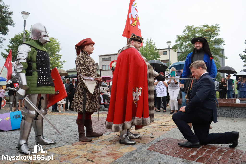 Fotorelacja: Uroczystość Odsłonięcia Pomnika Krystyna I z Koziegłów herbu Lis.