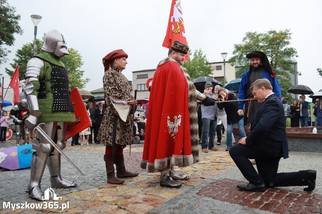 Fotorelacja: Uroczystość Odsłonięcia Pomnika Krystyna I z Koziegłów herbu Lis.