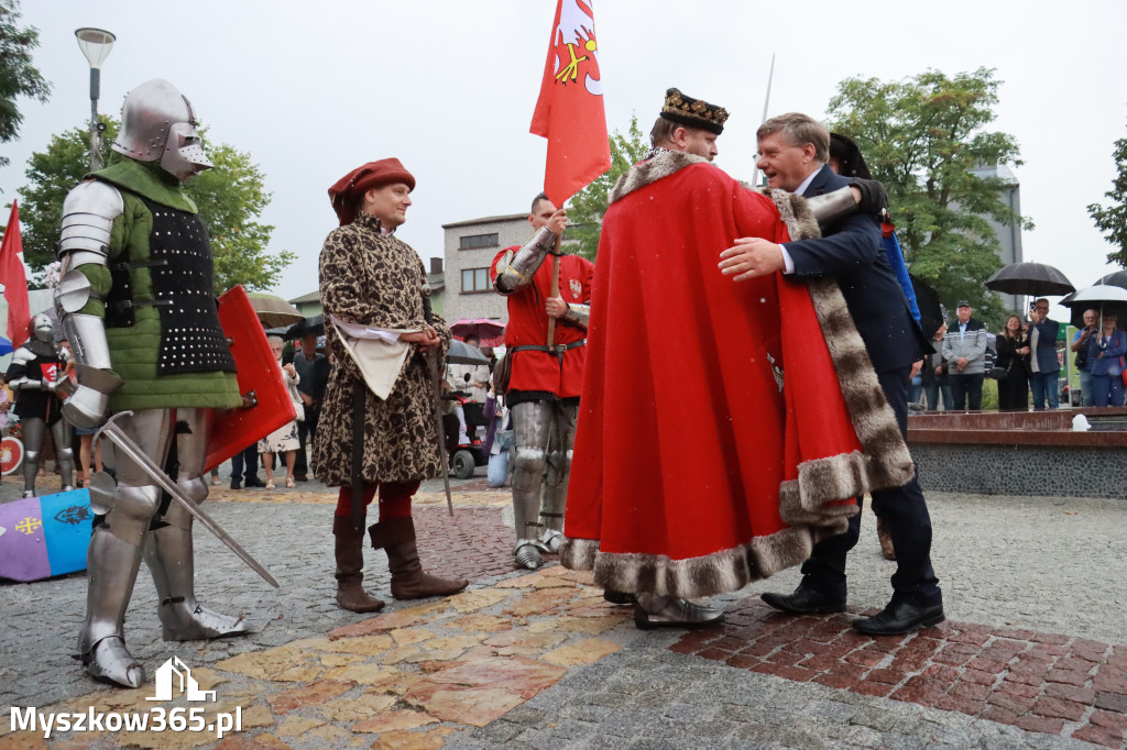 Fotorelacja: Uroczystość Odsłonięcia Pomnika Krystyna I z Koziegłów herbu Lis.