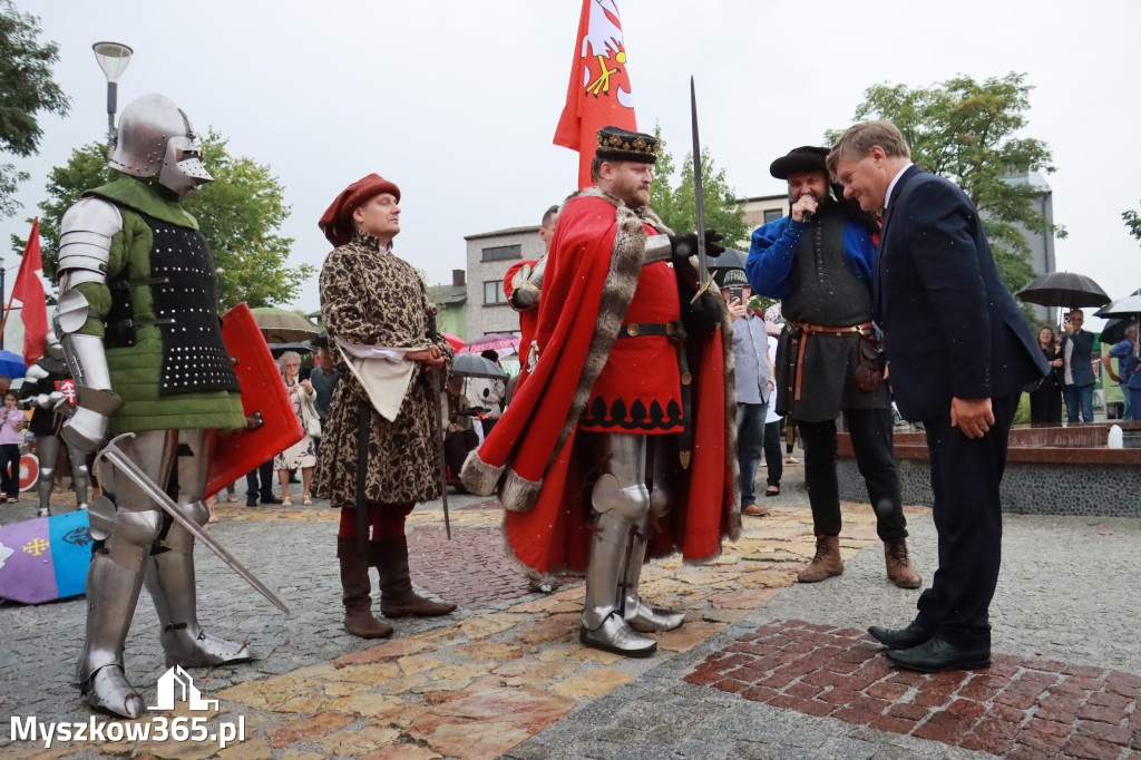 Fotorelacja: Uroczystość Odsłonięcia Pomnika Krystyna I z Koziegłów herbu Lis.