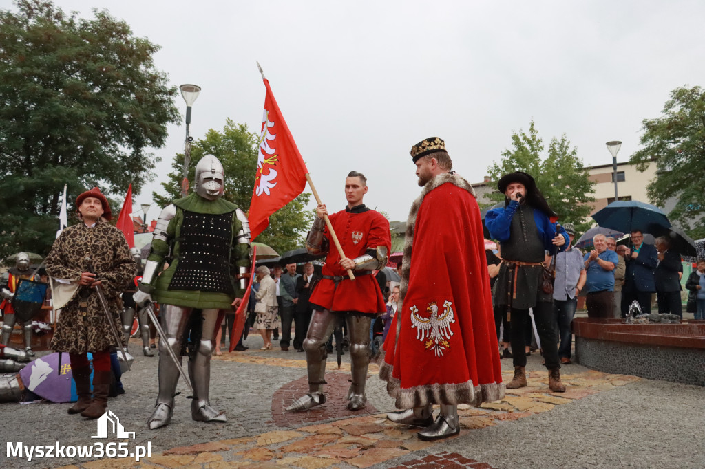Fotorelacja: Uroczystość Odsłonięcia Pomnika Krystyna I z Koziegłów herbu Lis.