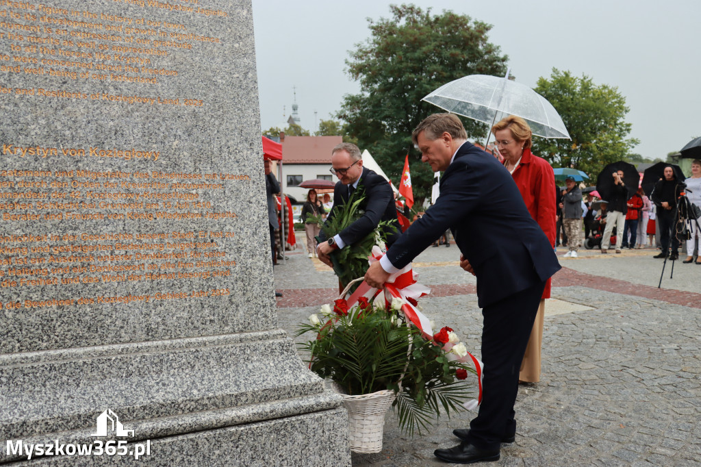 Fotorelacja: Uroczystość Odsłonięcia Pomnika Krystyna I z Koziegłów herbu Lis.
