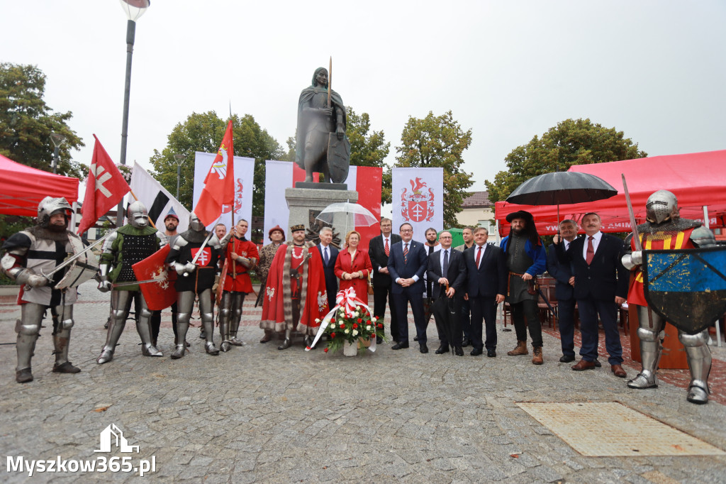 Fotorelacja: Uroczystość Odsłonięcia Pomnika Krystyna I z Koziegłów herbu Lis.
