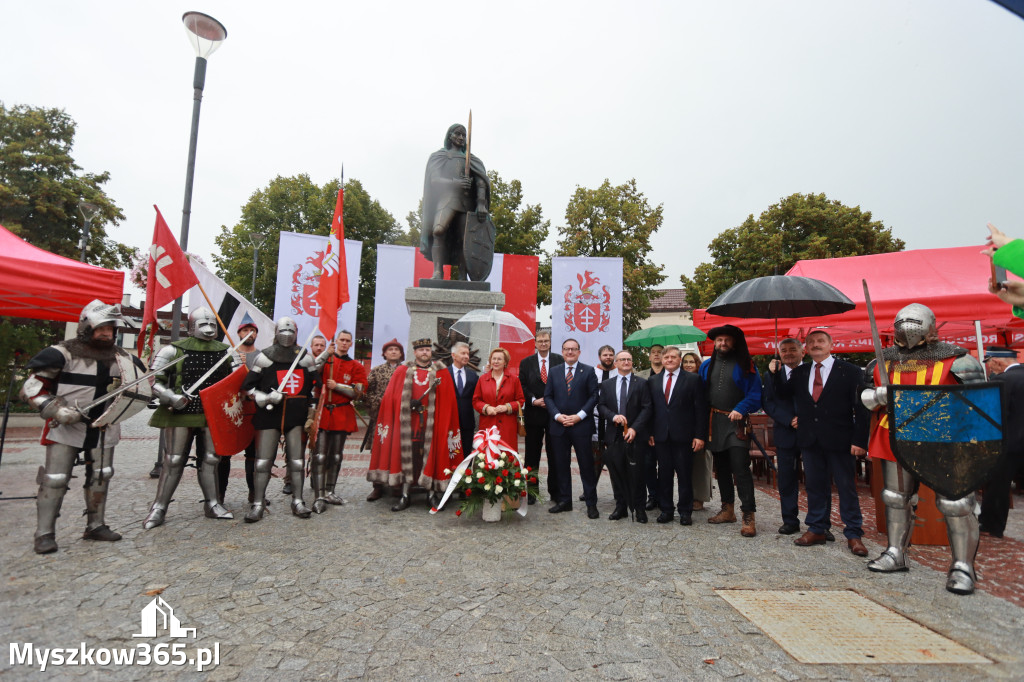 Fotorelacja: Uroczystość Odsłonięcia Pomnika Krystyna I z Koziegłów herbu Lis.