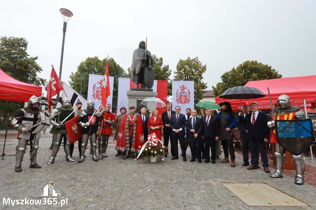 Fotorelacja: Uroczystość Odsłonięcia Pomnika Krystyna I z Koziegłów herbu Lis.