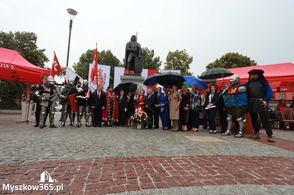 Fotorelacja: Uroczystość Odsłonięcia Pomnika Krystyna I z Koziegłów herbu Lis.