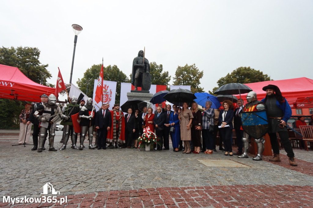 Fotorelacja: Uroczystość Odsłonięcia Pomnika Krystyna I z Koziegłów herbu Lis.