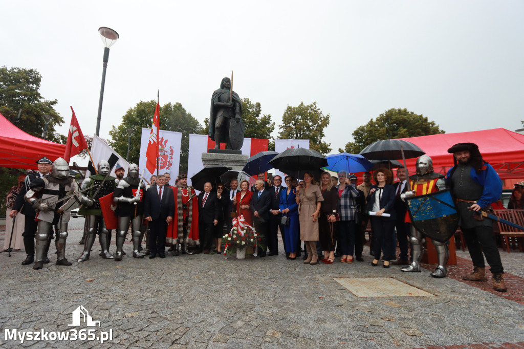 Fotorelacja: Uroczystość Odsłonięcia Pomnika Krystyna I z Koziegłów herbu Lis.