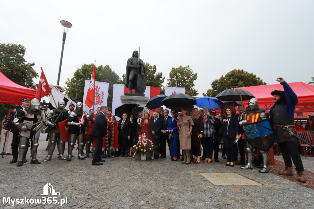 Fotorelacja: Uroczystość Odsłonięcia Pomnika Krystyna I z Koziegłów herbu Lis.