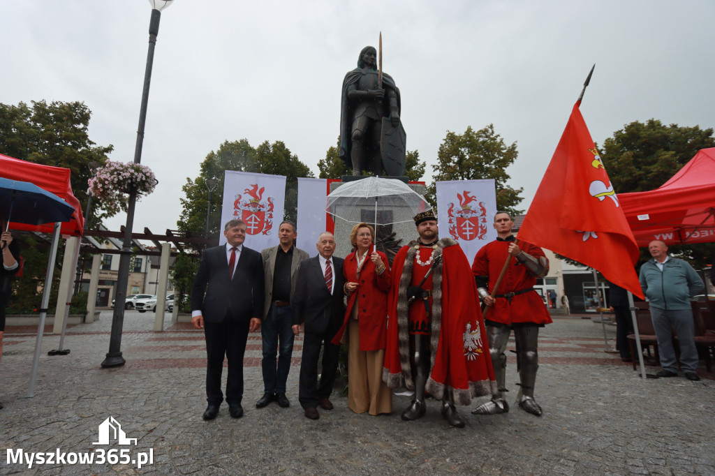 Fotorelacja: Uroczystość Odsłonięcia Pomnika Krystyna I z Koziegłów herbu Lis.