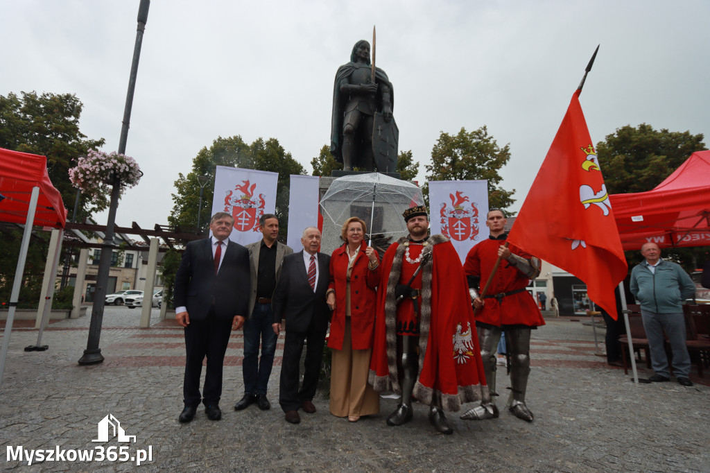 Fotorelacja: Uroczystość Odsłonięcia Pomnika Krystyna I z Koziegłów herbu Lis.