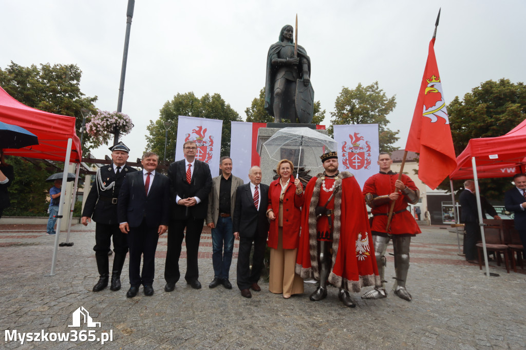 Fotorelacja: Uroczystość Odsłonięcia Pomnika Krystyna I z Koziegłów herbu Lis.