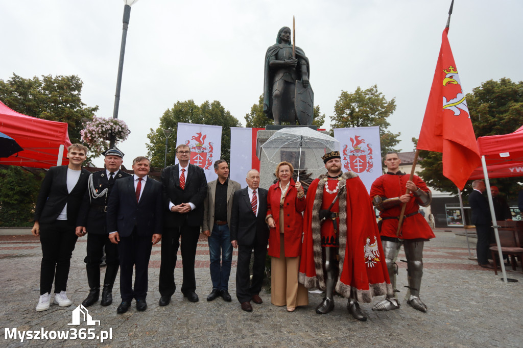 Fotorelacja: Uroczystość Odsłonięcia Pomnika Krystyna I z Koziegłów herbu Lis.