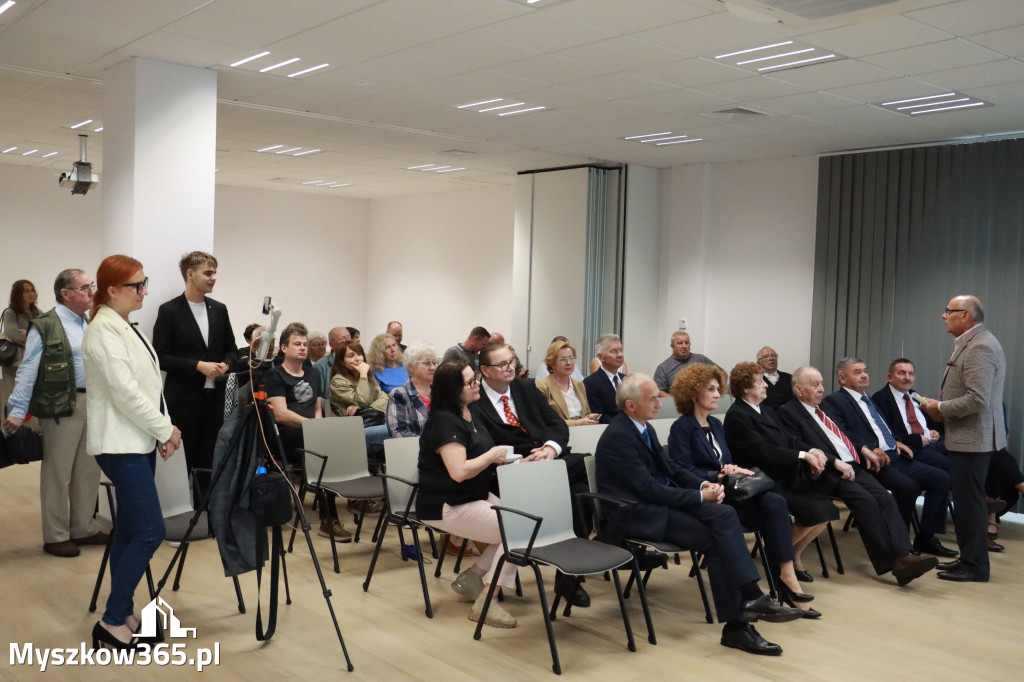 Fotorelacja: Uroczystość Odsłonięcia Pomnika Krystyna I z Koziegłów herbu Lis.