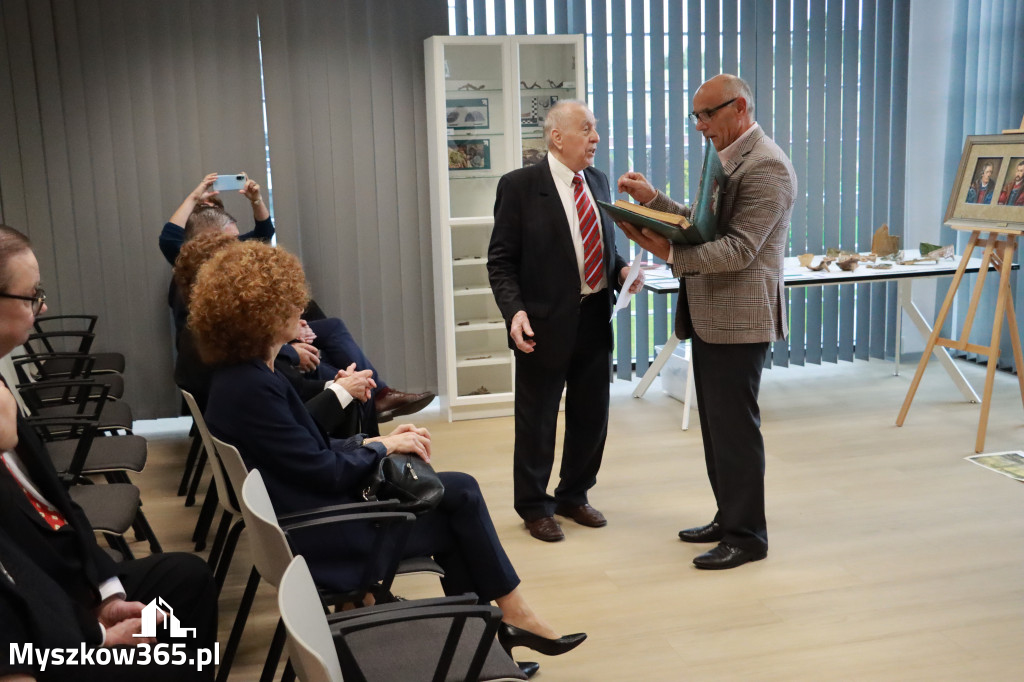 Fotorelacja: Uroczystość Odsłonięcia Pomnika Krystyna I z Koziegłów herbu Lis.