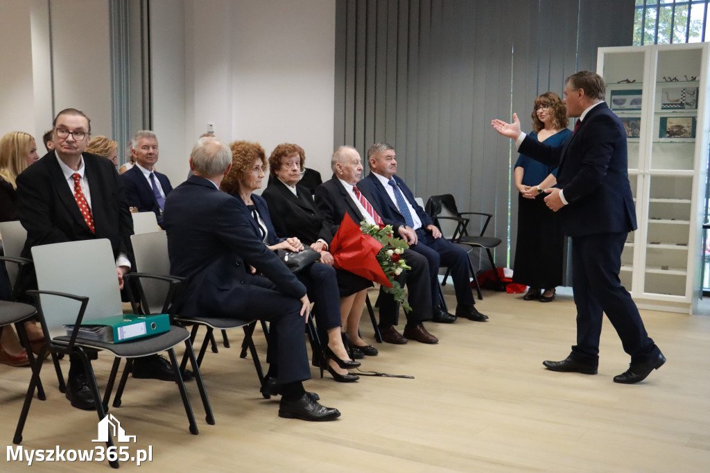 Fotorelacja: Uroczystość Odsłonięcia Pomnika Krystyna I z Koziegłów herbu Lis.