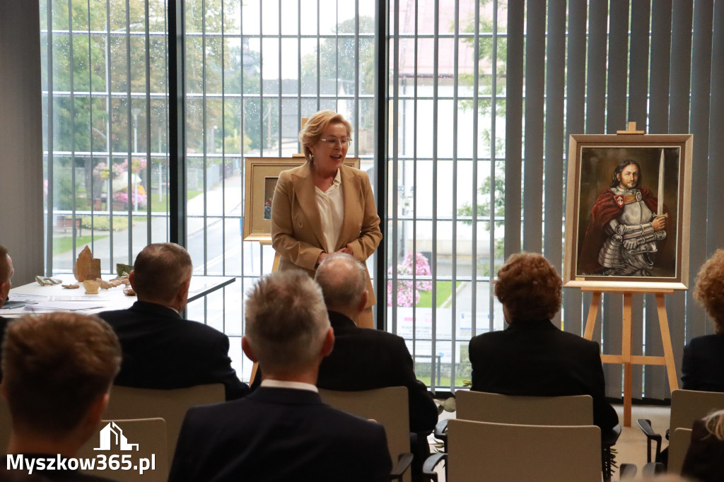 Fotorelacja: Uroczystość Odsłonięcia Pomnika Krystyna I z Koziegłów herbu Lis.