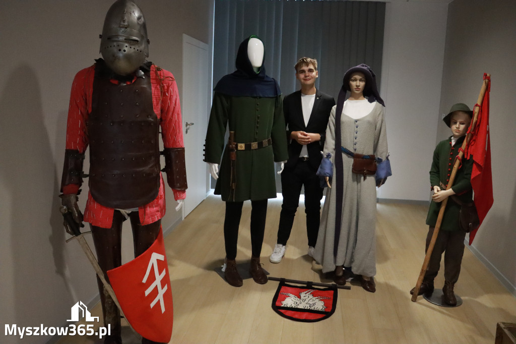Fotorelacja: Uroczystość Odsłonięcia Pomnika Krystyna I z Koziegłów herbu Lis.