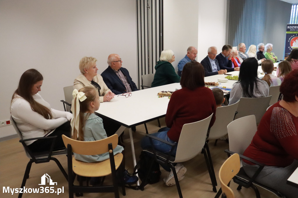 Fotorelacja: Uroczyste Odsłonięcie gabloty KOZIOŁEK ŁĄCZY LUDZI
