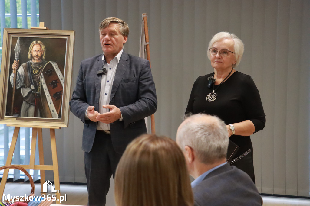 Fotorelacja: Uroczyste Odsłonięcie gabloty KOZIOŁEK ŁĄCZY LUDZI