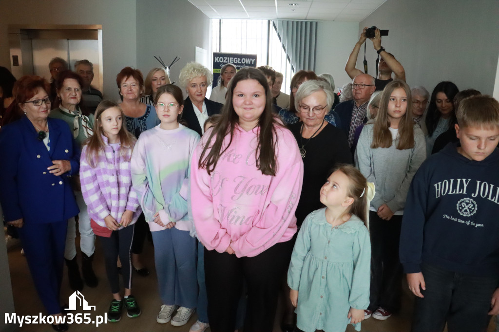 Fotorelacja: Uroczyste Odsłonięcie gabloty KOZIOŁEK ŁĄCZY LUDZI